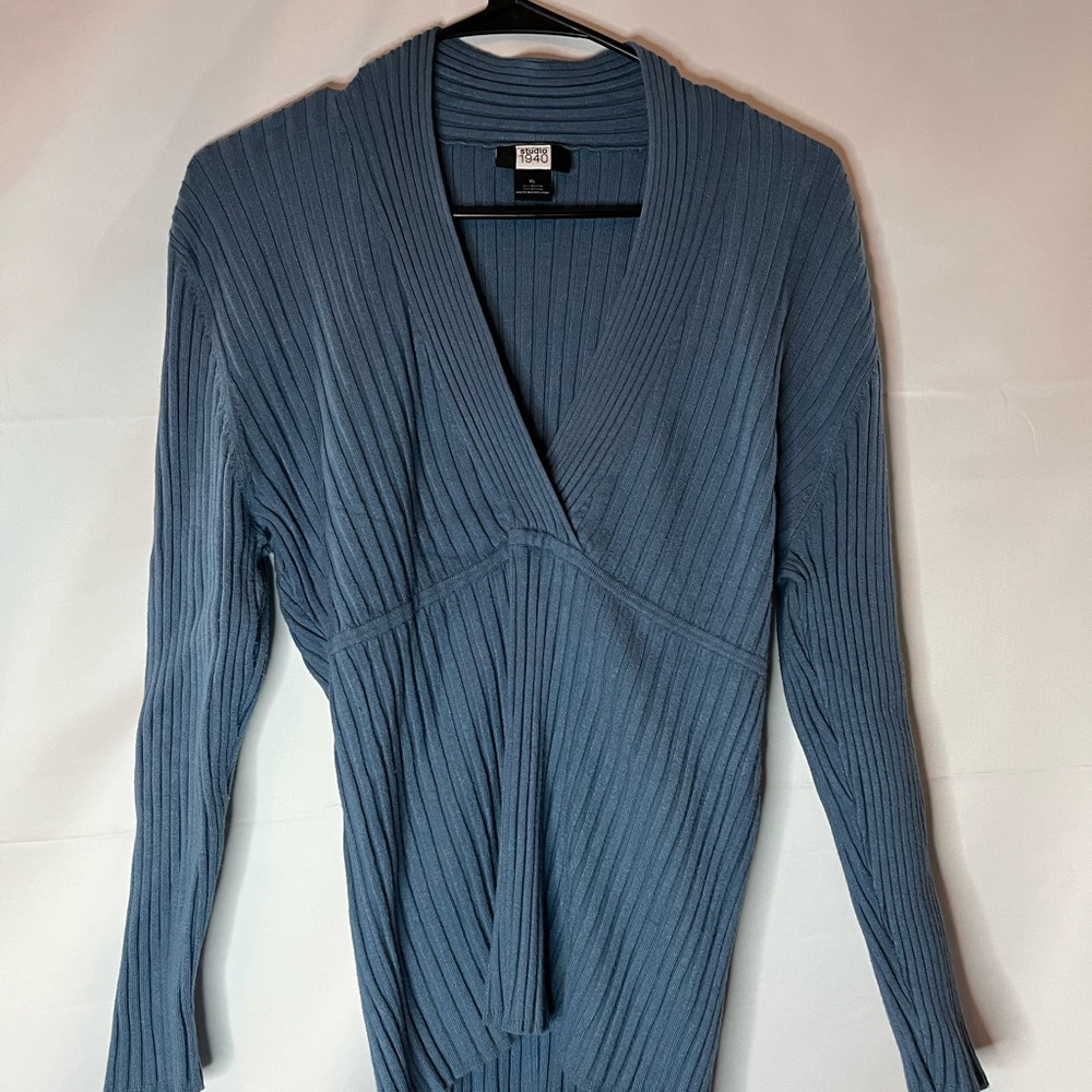 Studio 1940 Ribbed V-Neck Sweater in Slate Blue